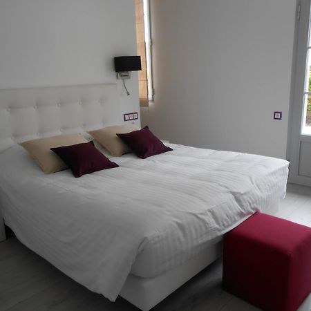 Logis- Hotel Spa Restaurant L'Epicurial Saint-Pey-de-Castets Rum bild