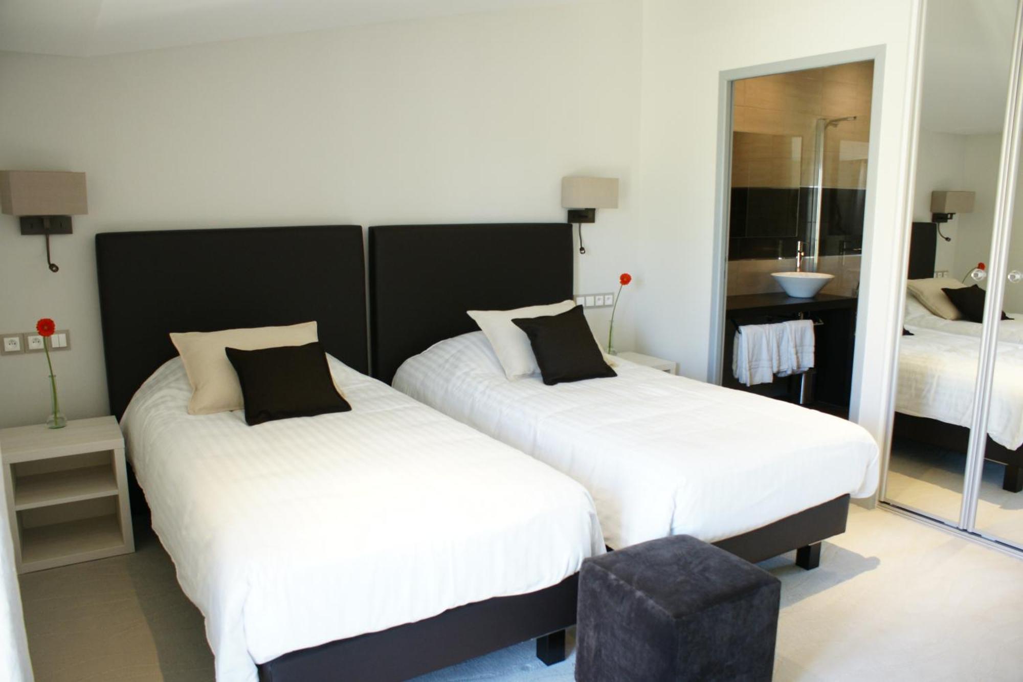 Logis- Hotel Spa Restaurant L'Epicurial Saint-Pey-de-Castets Rum bild