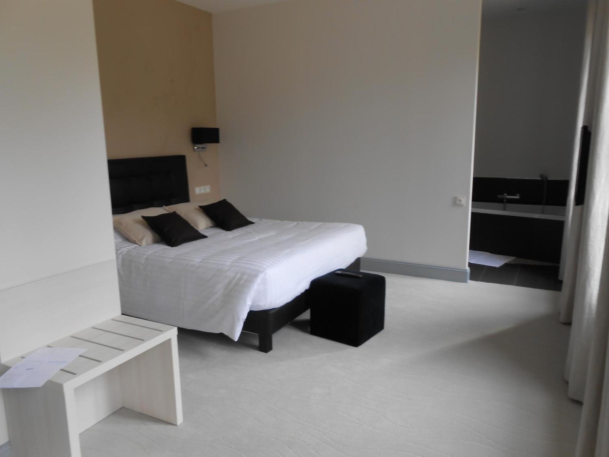 Logis- Hotel Spa Restaurant L'Epicurial Saint-Pey-de-Castets Rum bild