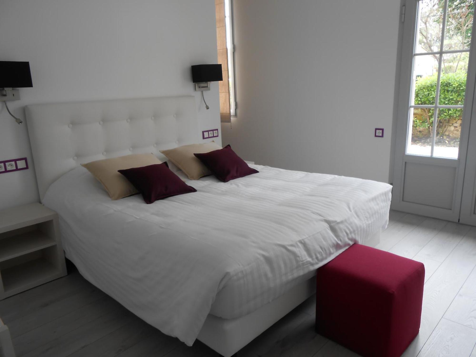 Logis- Hotel Spa Restaurant L'Epicurial Saint-Pey-de-Castets Rum bild