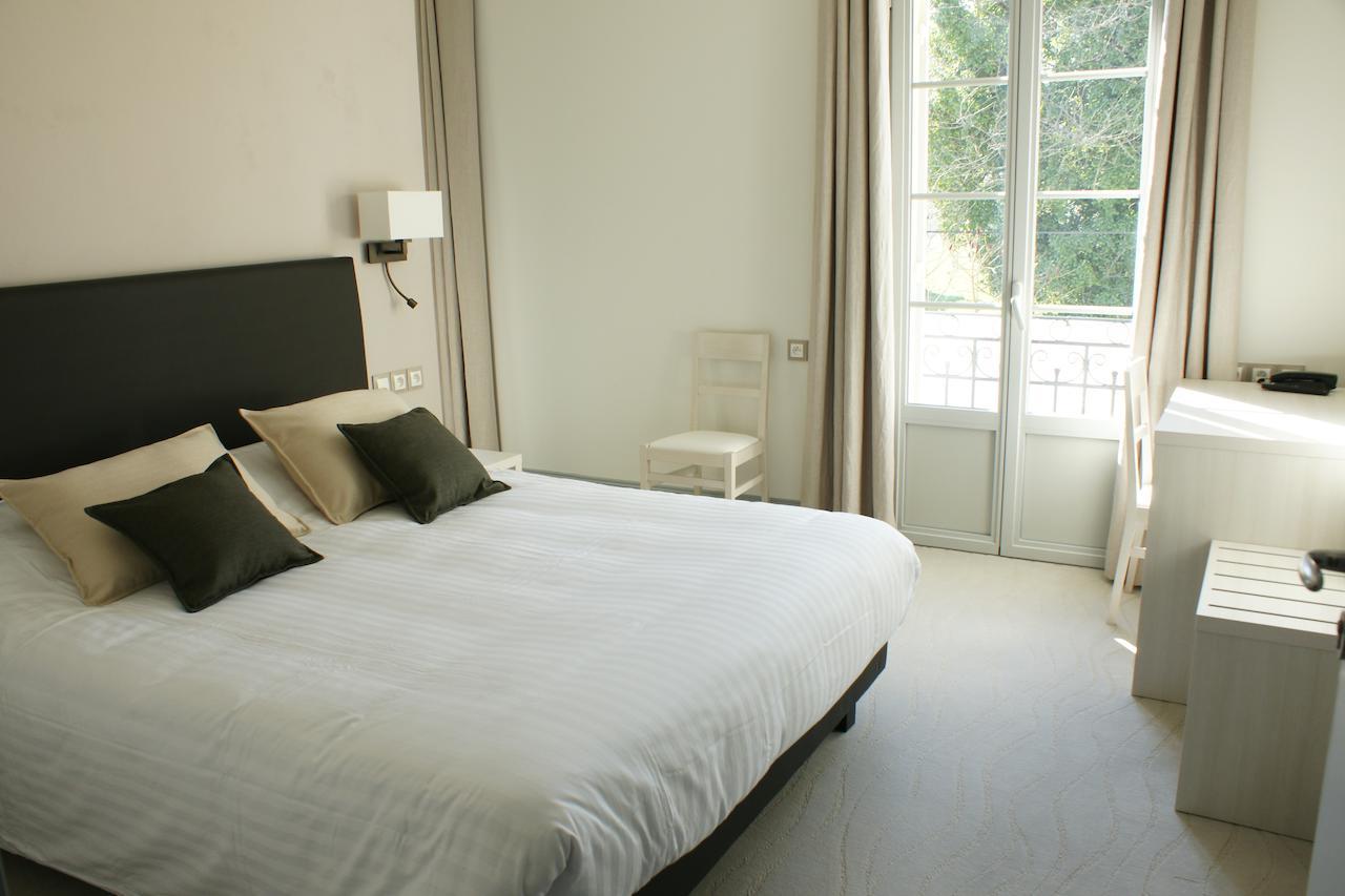 Logis- Hotel Spa Restaurant L'Epicurial Saint-Pey-de-Castets Rum bild