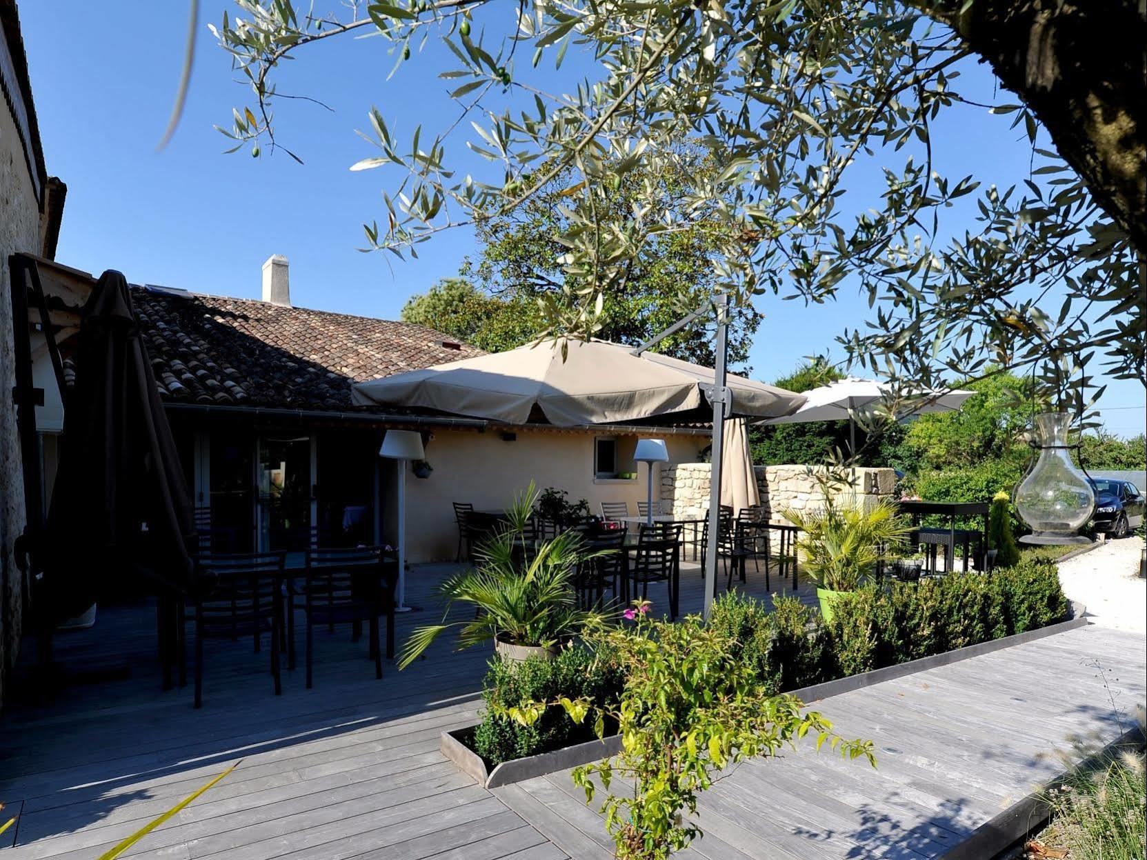 Logis- Hotel Spa Restaurant L'Epicurial Saint-Pey-de-Castets Exteriör bild