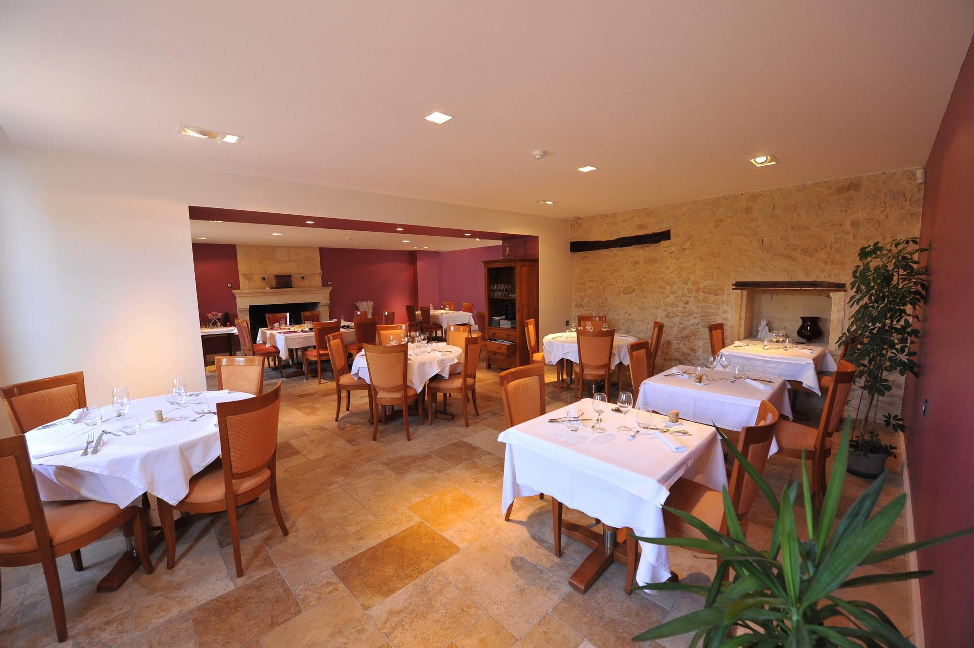 Logis- Hotel Spa Restaurant L'Epicurial Saint-Pey-de-Castets Exteriör bild